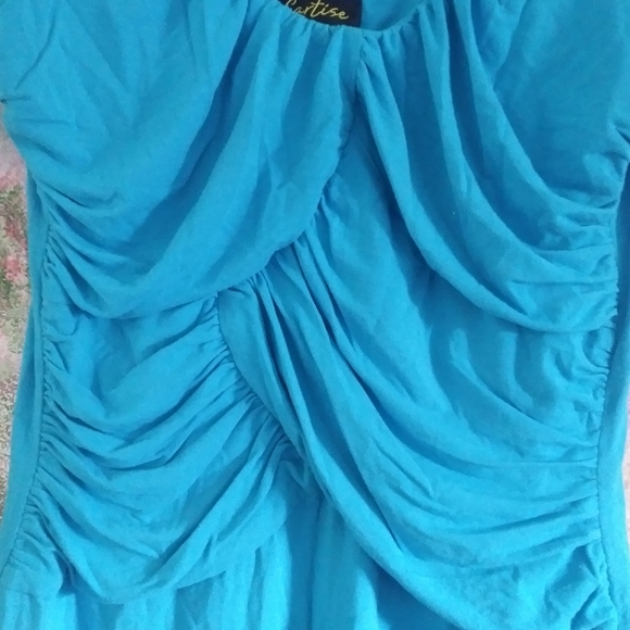 Catrise short sleeved ruched t-shirt medium. - Picture 3 of 4